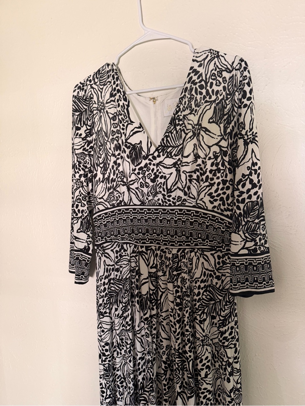 Lilly Pulitzer Roslynne V-Neck Maxi Dress - Picture 4 of 8